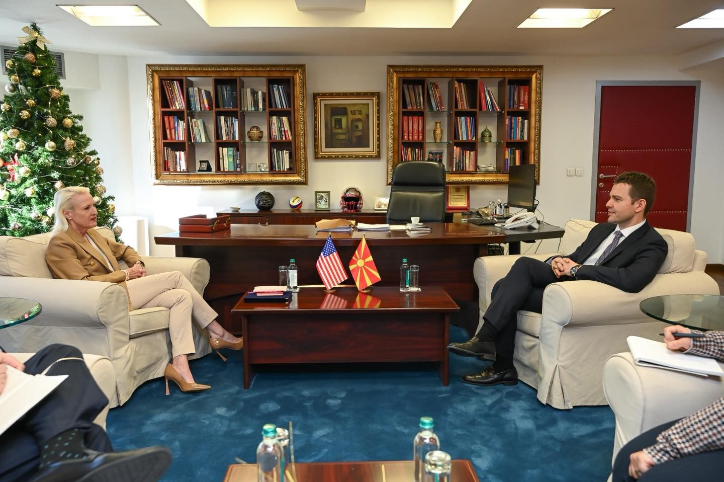 „Разменивме мислења за актуелните геополитички случувања и безбедносни предизвици“: Муцунски оствари проштална средба со Агелер