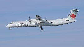 Трамп им ги одзема сертификатите на сите авиони произведени во Канада и се закани со нови царини