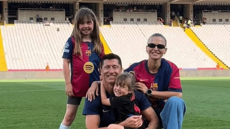 Сопругата на Левандовски откри дека Роберт ја игра последната сезона за Барса