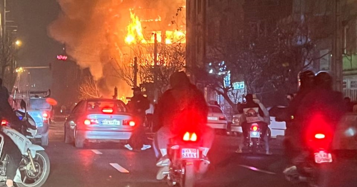 Растат тензиите меѓу САД и Иран, Техеран ги оживува непријателската реторика и заканите за репресија