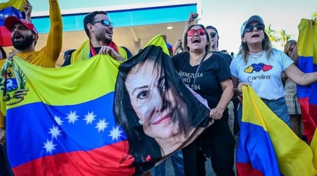 АПСЕЊЕТО НА МАДУРО Е ОГРОМЕН ЧЕКОР ЗА ЧОВЕШТВОТО, РЕЧЕ ОПОЗИЦИОНЕРКАТА И НОБЕЛОВКА ЗА МИР МАЧАДО И МУ СЕ ЗАБЛАГОДАРИ НА ТРАМП