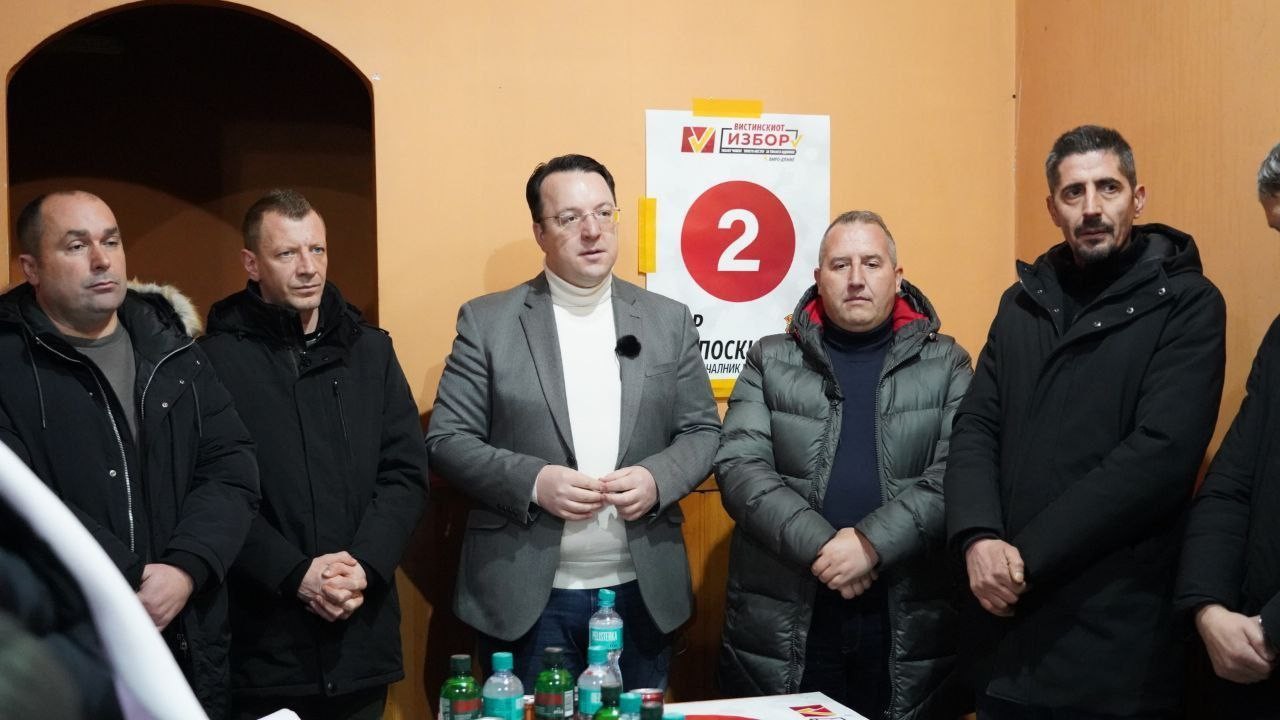 ВМРО-ДПМНЕ ОСВОИ 56 ОПШТИНИ НА ОВИЕ ИЗБОРИ: Николоски му честиташе на Онер Јакупоски за победата во Маврово и Ростуше