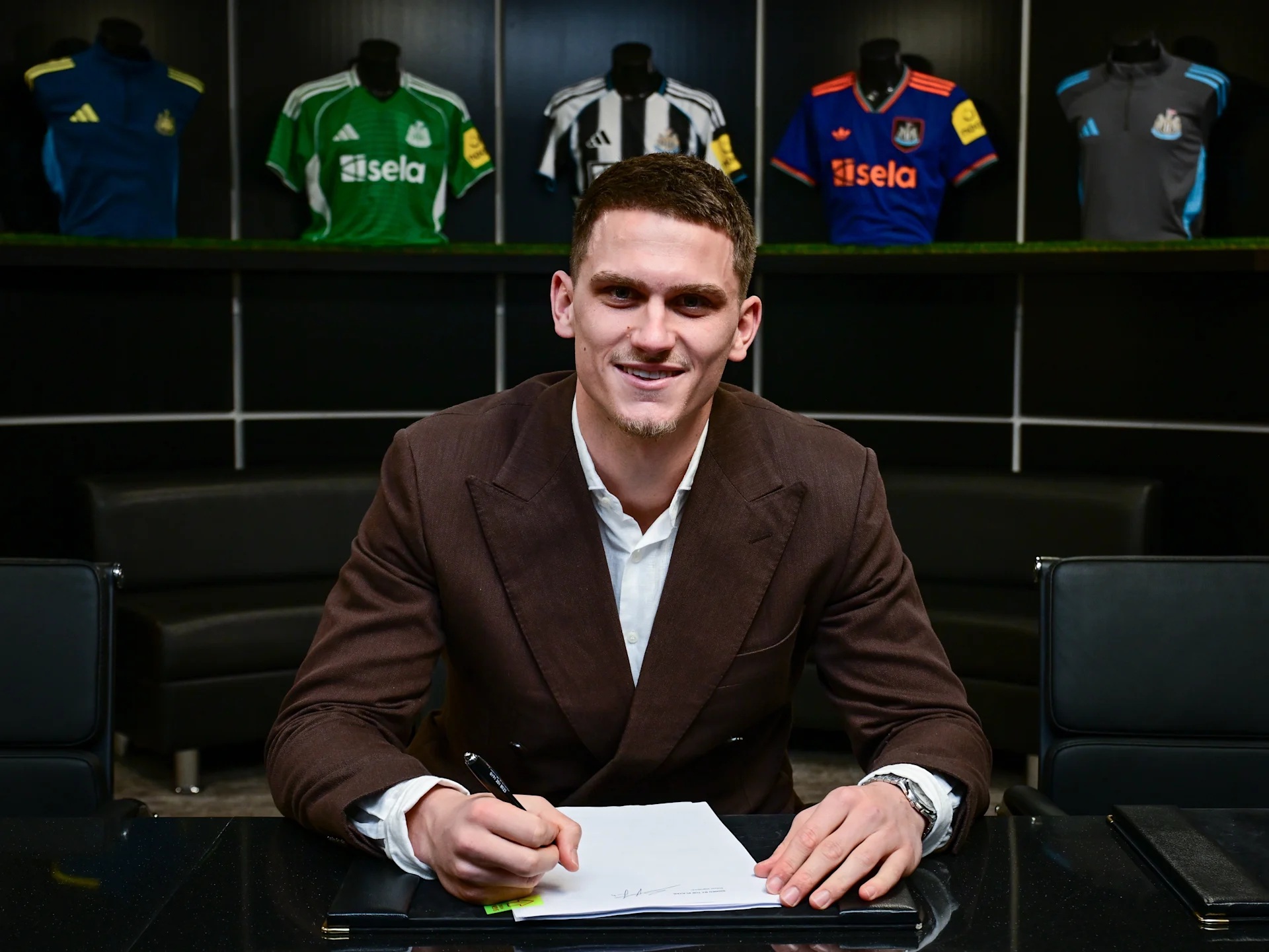 Њукасл го врза еден од најдобрите играчи со нов договор