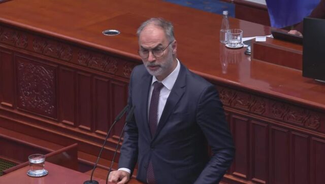 Стоилковиќ: Секретарка ми е Албанка која ја затекнав во министерството, вработените се загрозени бидејќи сега конечно мора да доаѓаат на работа