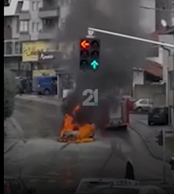ВИДЕО: Автомобил гореше среде Пластичарска