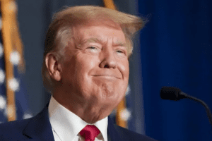 Трамп најави царини од 200% за француски вина и шампањи