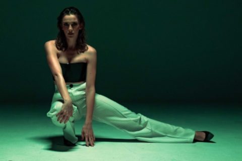 Згодна и тенка како манекенка: Јана Бурче среде зима во бикини