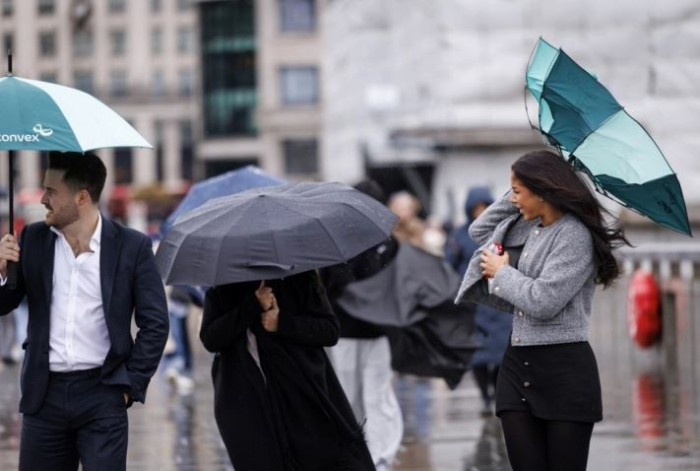 Невремето затвори 242 училишта во Северна Ирска, главните патишта блокирани