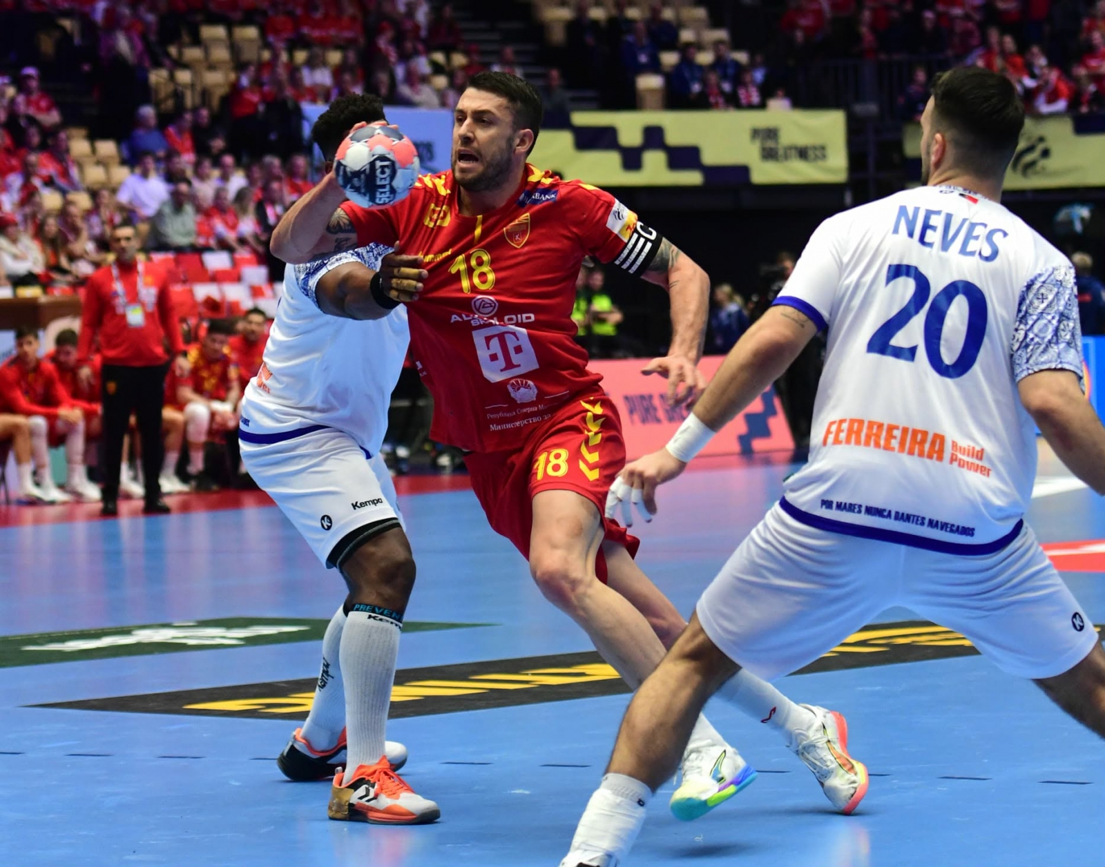 Кузмановски: Јас ќе го дадам максимумот, но сакам утре друг да биде играч на мечот!