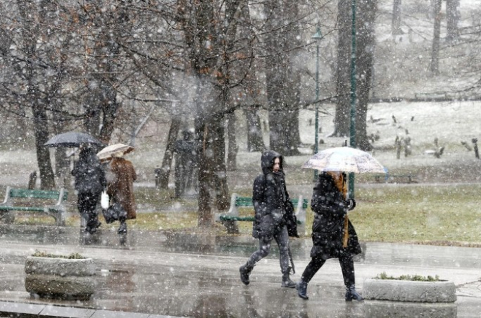 Oблачно, кон крајот на денот дожд и снег