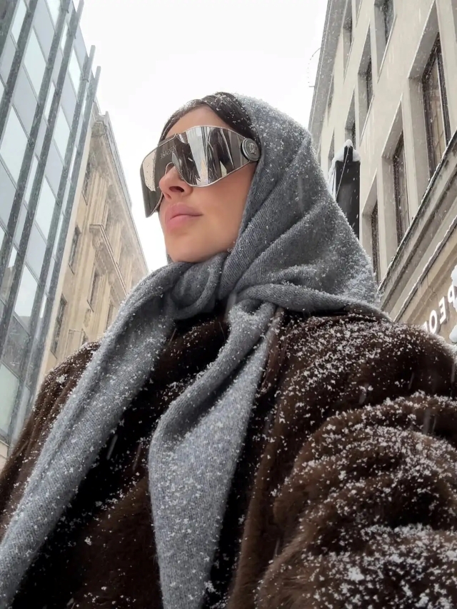 Плетени триаголни марами – моден додаток со висок стилски потенцијал