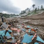 Најмалку десетмина го загубија животот во свлечиште во Индонезија, 89 се водат како исчезнати