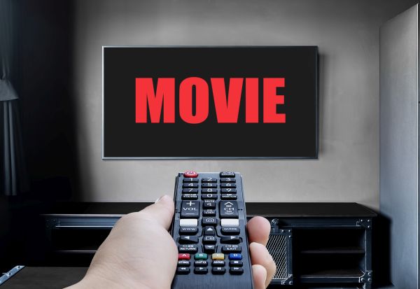 Најголемите хитови на „Нетфликс“ за 2025 година: Филмови и серии што ја одбележаа годината