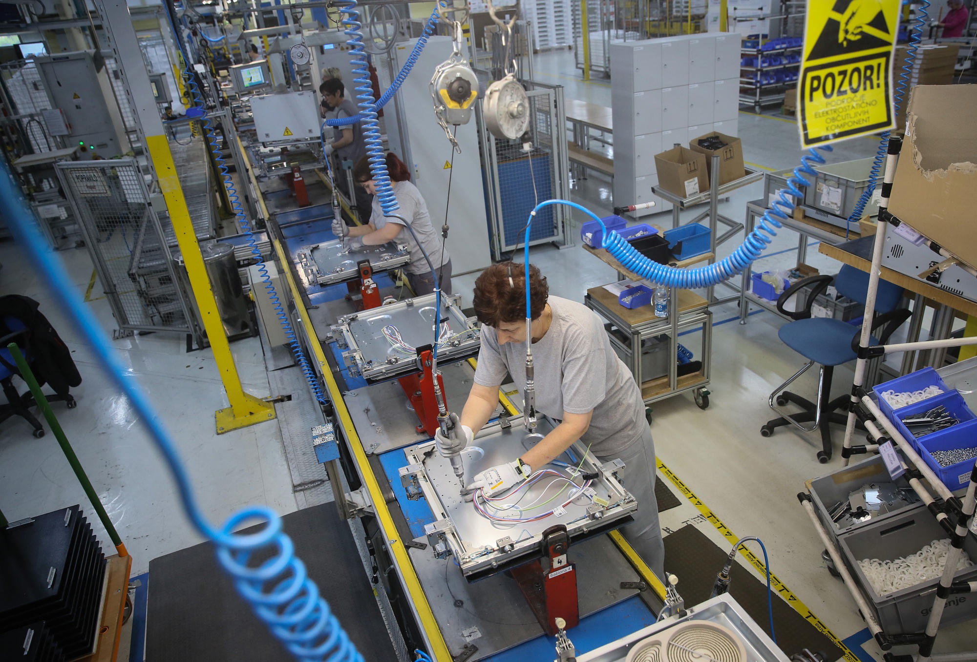 Индустријата во еврозоната повторно потклекна на крајот од годината