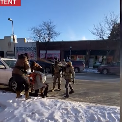 Родители на убиениот медицински техничар во Минеаполис тврдат дека администрацијата на Трамп „одвратно лаже“