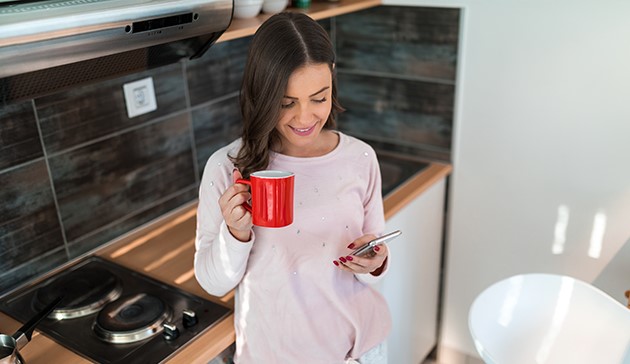 Сите банкарски услуги во твојот телефон – со НЛБ мКлик сега можеш сè!