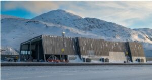 Паника на аеродромот во Гренланд – сомнителен маж се качил во авионот на данската премиеркаПаника на аеродромот во Гренланд – сомнителен маж се качил во авионот на данската премиерка