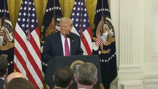 TACO трговија: Трамп спроведува само една од четири закани за царини