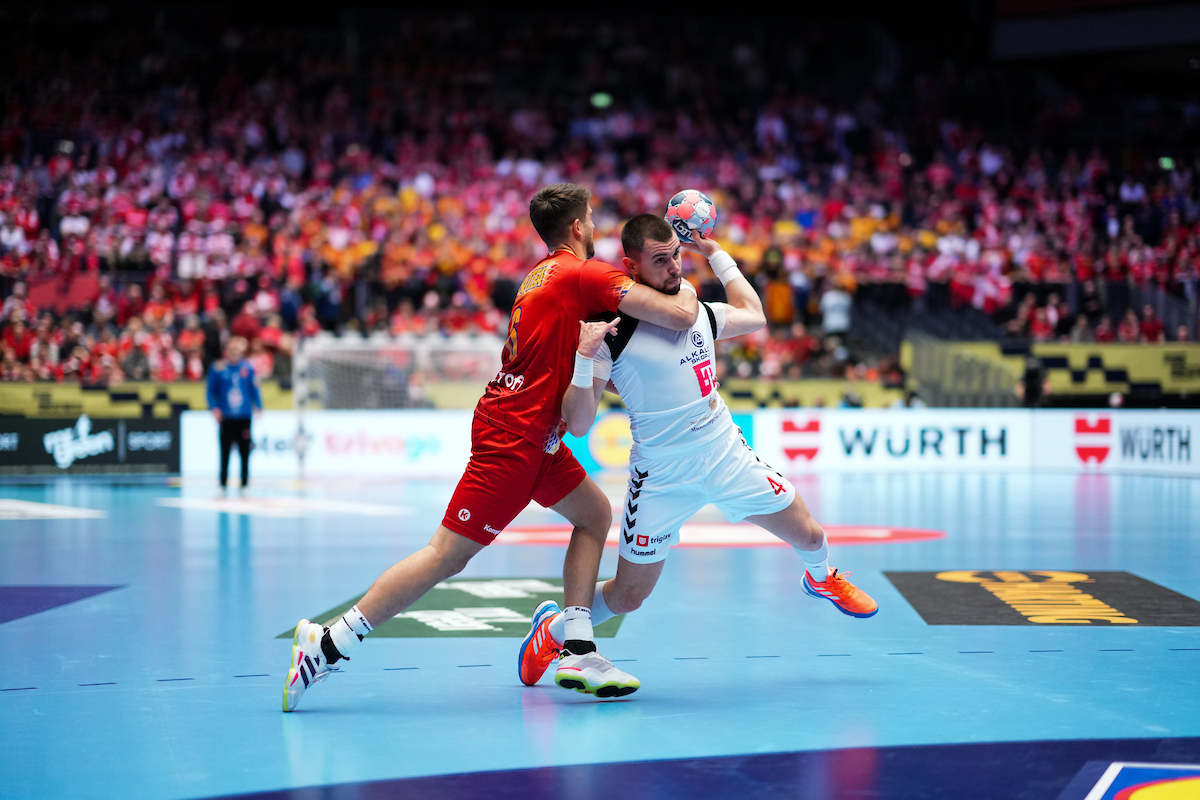 Македонија со предност од четири голови против Романија на полувреме