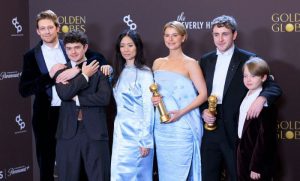 (ВИДЕО+ФОТО) ДОБИТНИЦИ НА ЗЛАТЕН ГЛОБУС 2026: Два филма заминаа во историјата, а познати холивудски имиња останаа во сенка