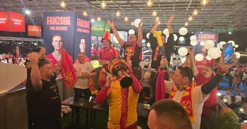 ВИДЕО: „Бисер балкански“ ечи на цел глас, „Фалангата“ сака победа над Данска!