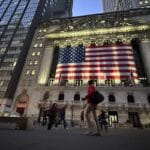 Wall Street: Производителите на чипови хит на денот, индексите пораснаа