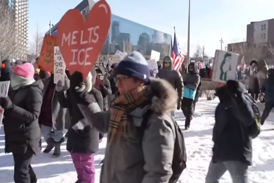 Минеаполис на нозе: Масовен протест против политиките на ИЦЕ и Трамп