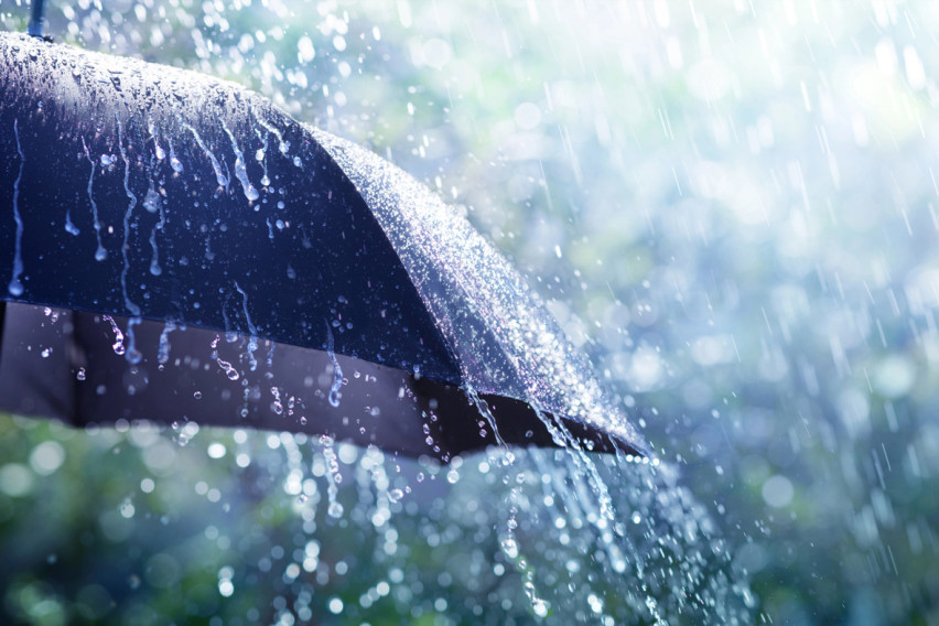 Променливо облачно време со слаби локални врнежи од дожд