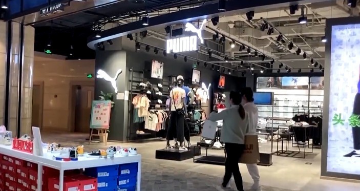 Што се случува со Пума? Вистината за кинеското преземање, бруталните отпуштања и статусот на „најкул“ патиките во светот