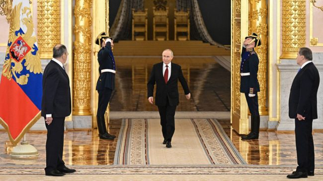 КОЈ ГО ПОСЕДУВА ГРЕНЛАНД, НЕ Е ГРИЖА НА РУСИЈА, РЕЧЕ ПУТИН И ПРОЦЕНИ ДЕКА САД МОЖАТ ДА ГО КУПАТ ЗА МИЛИЈАРДА ДОЛАРИ