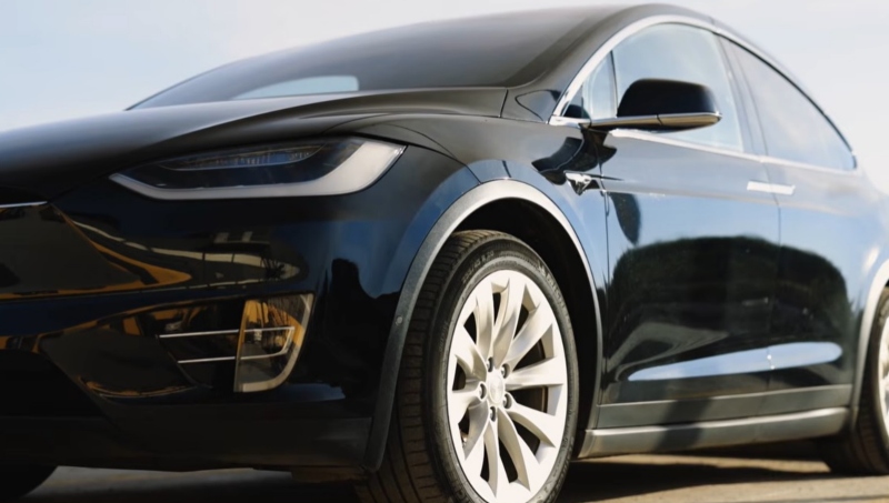 „Тесла“ го прекинува производството на моделите „S“ и „Х“ за да се фокусира на роботи
