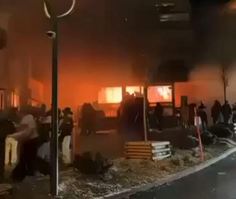 Француски фудбалер тешко повреден во пожарот во Швајцарија (ВИДЕО)