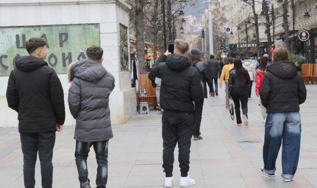 СЕКОЈ ЧЕТВРТИ УЧЕНИК СЕ КОЦКАЛ ЗА ПАРИ, ПОКАЖУВА ИЗВЕШТАЈОТ НА ИНСТИТУТОТ ЗА ЈАВНО ЗДРАВЈЕ