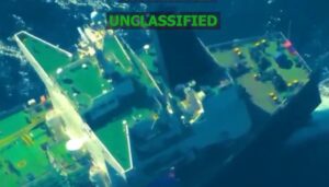 ВИДЕО: Американските специјалци упаднаа во уште еден танкер, објавена е снимка