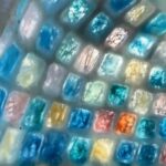 Видео: Семејство изградило игло од 700 обоени ледени коцки