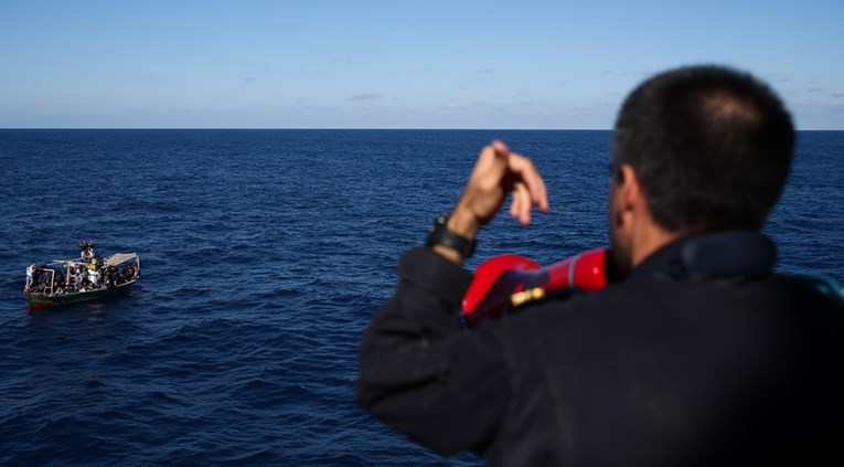 Се трага по четворица исчезнати мигранти кај грчкиот остров Икарија