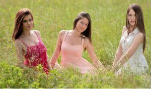 ЗОШТО ПРИЈАТЕЛСТВАТА СО 3 ЧЛЕНА СЕ НАЈТЕШКИ? Психолог објаснува зошто тие стануваат токсични