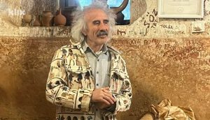 (ФОТО) Дали сте слушнале за „Турскиот Ајнштајн“? Овој грнчар е во Гинисовата книга на рекорди и има бизарен Музеј на коса