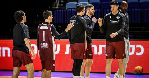 Скандал во ЛШ: Имаа само пет играчи, двајца се повредија, па загубија службено!