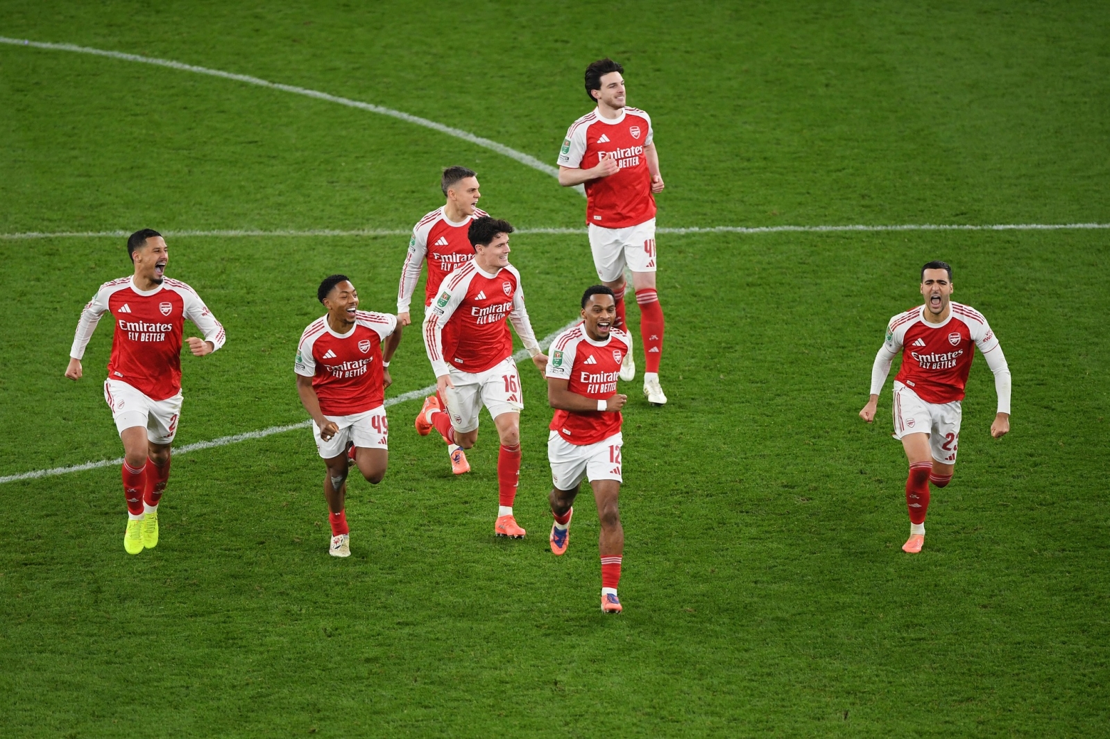 Оваа генерација на Арсенал ги надмина и непобедливите од 2004 година!