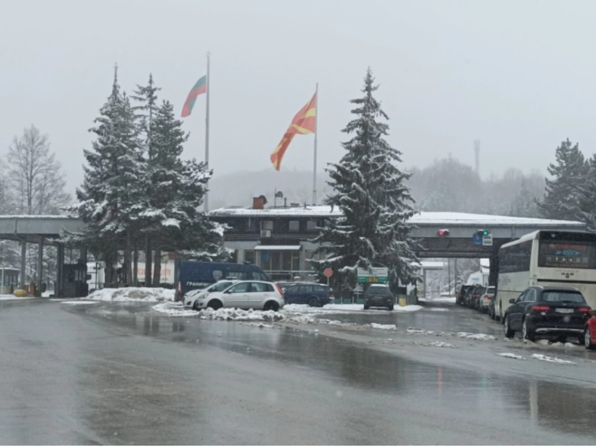 Протеран бугарски државјанин откако на „Деве Баир“ бил приведен со боксирач и транспарент со навредлива содржина