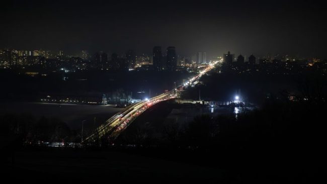 ЕДНА ЖРТВА ВО СИЛНИТЕ РУСКИ НАПАДИ ВРЗ КИЕВ И ХАРКИВ ДОДЕКА СЕ ВО ТЕК МИРОВНИТЕ ПРЕГОВОРИ ВО АБУ ДАБИ