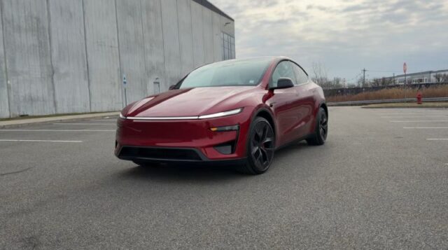 Профитот на Tesla ги надмина прогнозите, но остануваат сомнежи за иднината на комапнијата