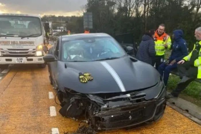 Фудбалери на Тотнем имале сообраќајна несреќа пред гостувањето кај Ајнтрахт!