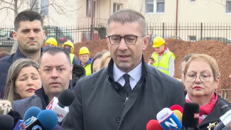 Мицкоски побарал телефонски разговор со Фон дер Лајен во врска со проблемот со камионските превозници