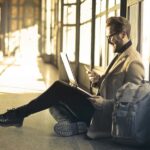 Добил неочекувана порака од мобилниот на сопругата што го натерала да се расплаче