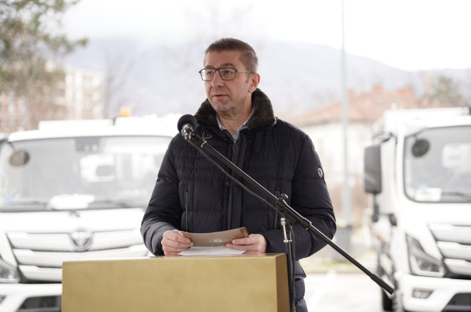 (Видео) Мицкоски: Со промоцијата и испораката на опремата за справување со цврстиот отпад правиме исчекор кон почиста животна средина