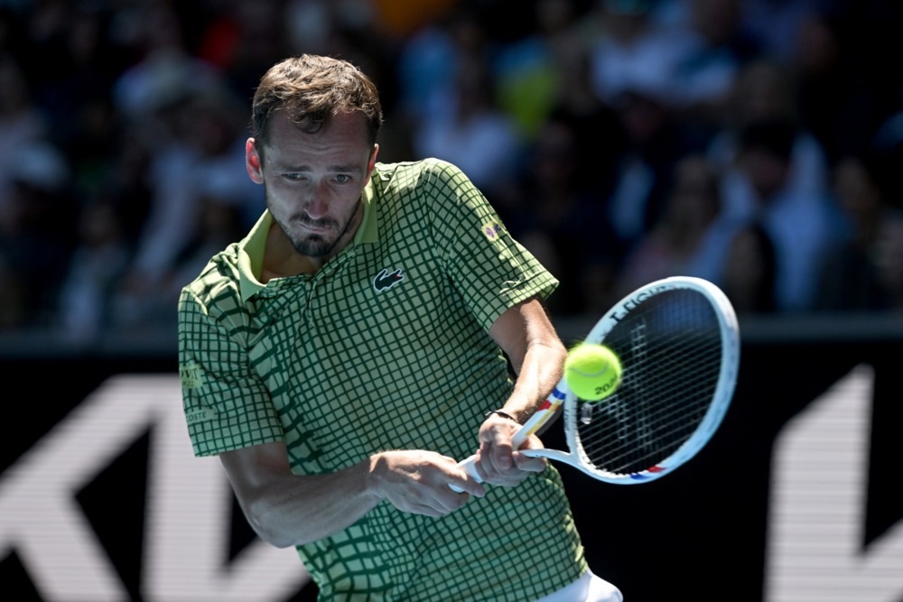 Пресврт и триумф на Медведев, Алакраз рутински до осминафиналето