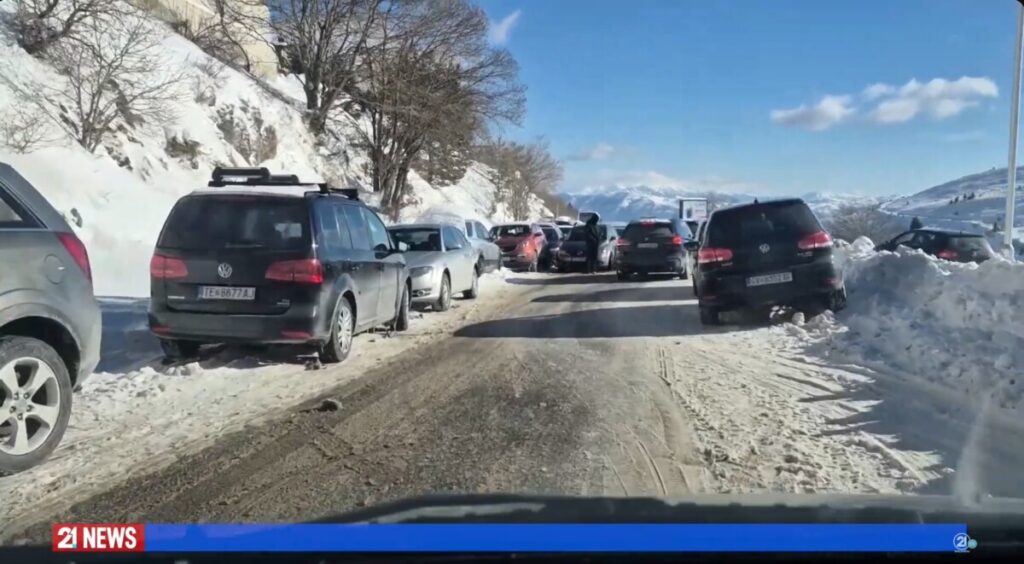 Предизвик како да се стигне до Попова Шапка – недостиг на паркинзи и нечисти патишта