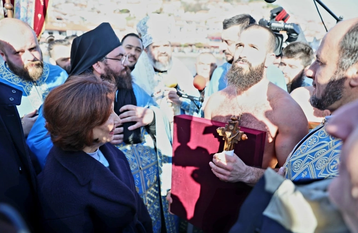 Мартин Гоџо го фати крстот во водите на Охридското Езеро